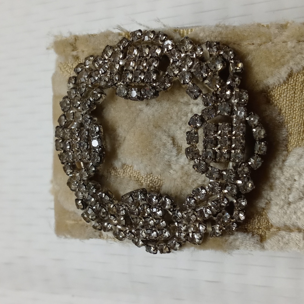Textured Floral Rhinestone Bracelet